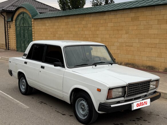 2002 Lada (ВАЗ) 2107, белый, 155000 рублей - вид 4