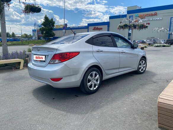 2013 Hyundai Solaris I, серебристый, 770000 рублей - вид 2