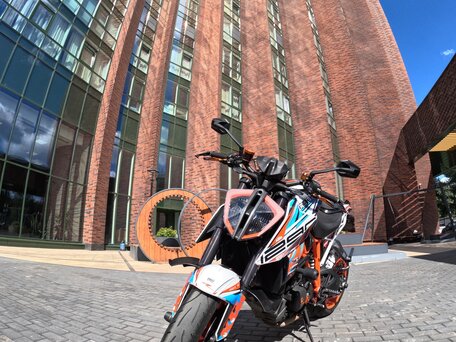 2017 KTM 1290 Super Duke R, оранжевый, 1150000 рублей, вид 3