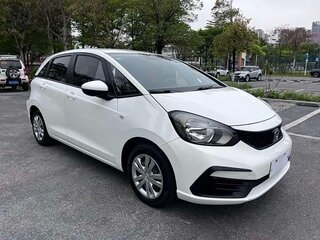 2023 Honda Fit IV Рестайлинг, белый, 1270000 рублей, вид 3