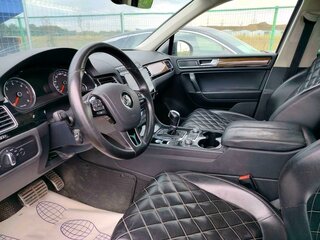 2017 Volkswagen Touareg II Рестайлинг, белый, 2430000 рублей, вид 5