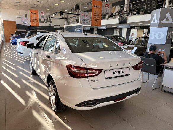 2026 Lada (ВАЗ) Vesta I Рестайлинг (NG), белый, 1611900 рублей - вид 3