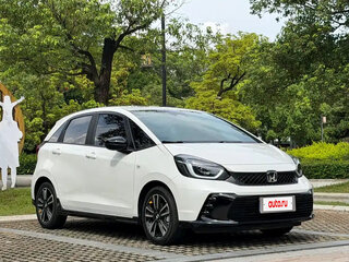 2023 Honda Fit IV Рестайлинг, белый, 1039100 рублей, вид 3