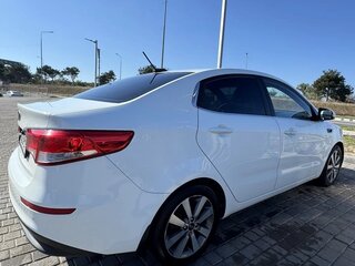 2017 Kia Rio III Рестайлинг, белый, 1350000 рублей, вид 3