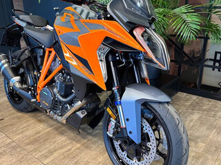 2023 KTM 1290 Super Duke GT, оранжевый, 1728000 рублей, вид 2
