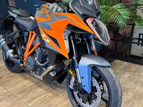 2023 KTM 1290 Super Duke GT, оранжевый, 1728000 рублей, вид 2