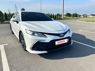 2021 Toyota Camry VIII (XV70), белый, 2490000 рублей, вид 2