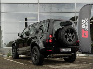 2022 Land Rover Defender 110 II, чёрный, 8390000 рублей, вид 5