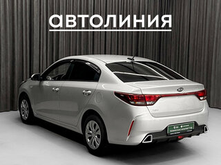 2020 Kia Rio IV Рестайлинг, серый, 1150000 рублей, вид 5