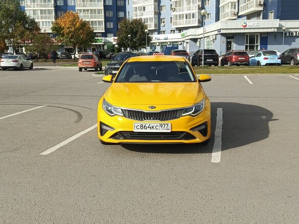 2019 Kia Optima IV Рестайлинг, белый, 950000 рублей - вид 1