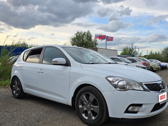 2010 Kia Ceed I Рестайлинг, белый, 830000 рублей - вид 4