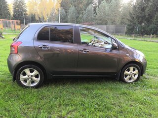 2008 Toyota Yaris Multimode II, серый, 580000 рублей, вид 2
