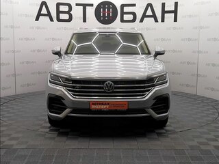 2019 Volkswagen Touareg III, серебристый, 3600000 рублей, вид 2