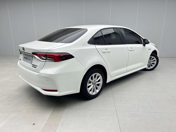 2023 Toyota Corolla XII (E210), белый, 1780000 рублей - вид 2