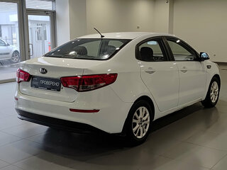 2016 Kia Rio III Рестайлинг, белый, 890000 рублей, вид 5