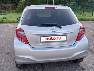 2015 Toyota Vitz III (XP130) Рестайлинг, серый, 860000 рублей, вид 3