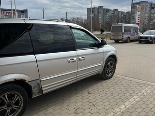 2001 Chrysler Town & Country IV, серебристый, 565000 рублей, вид 2