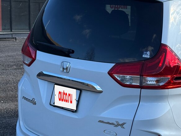 2022 Honda Freed II Рестайлинг, белый, 1850000 рублей - вид 9