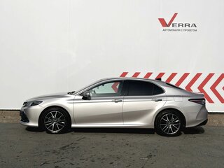 2022 Toyota Camry VIII (XV70) Рестайлинг, серебристый, 2900000 рублей, вид 2