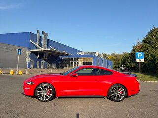 2018 Ford Mustang VI Рестайлинг, красный, 4000000 рублей, вид 4