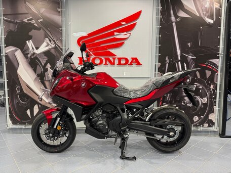 2023 Honda NT1100, красный, 1999900 рублей, вид 4