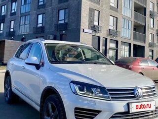 2015 Volkswagen Touareg II Рестайлинг, белый, 2750000 рублей, вид 3