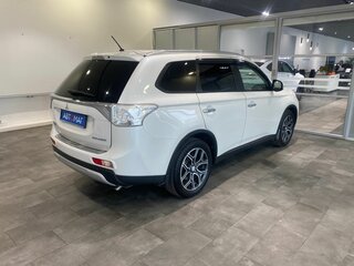 2014 Mitsubishi Outlander III Рестайлинг, белый, 1546000 рублей, вид 5