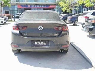 2021 Mazda 3 Axela IV (BP), чёрный, 1689000 рублей, вид 4