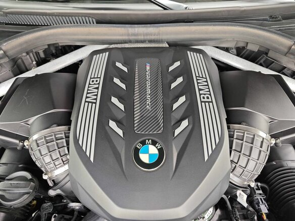 2021 BMW X5 M50i IV (G05/G18), серый, 8290000 рублей - вид 11