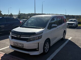 Toyota Voxy III (R80)