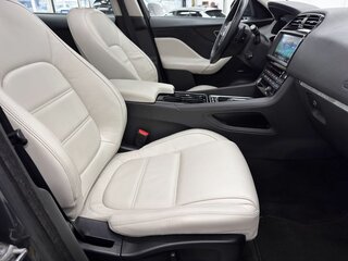 2017 Jaguar F-Pace I, серый, 2500000 рублей, вид 5