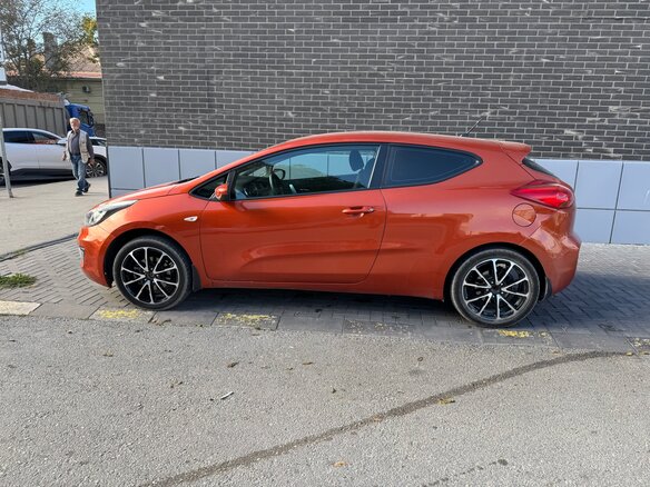 2013 Kia Ceed II, оранжевый, 940000 рублей - вид 4