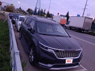 2021 Kia Carnival IV, чёрный, 2500000 рублей, вид 2