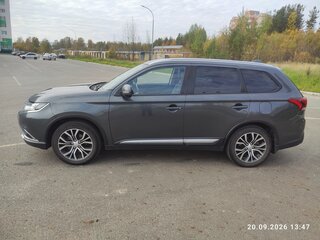 2017 Mitsubishi Outlander III Рестайлинг 2, серый, 2099000 рублей, вид 3