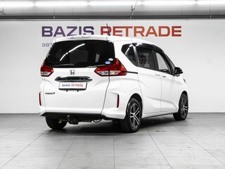 2018 Honda Freed+ II, белый, 1650000 рублей, вид 5