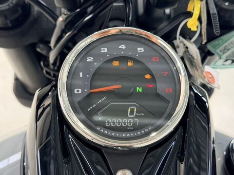 2024 Harley-Davidson Fat Bob, серый, 2200000 рублей, вид 3
