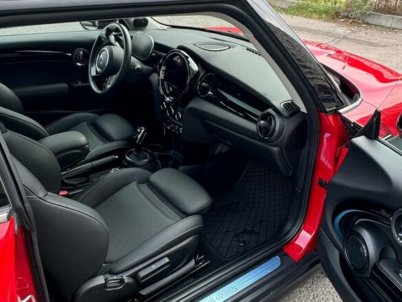 2023 Mini Hatch Cooper S III (F55/F56) Рестайлинг 2, красный, 3999999 рублей - вид 7
