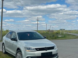 2011 Volkswagen Jetta VI, серебристый, 2100000 рублей, вид 2