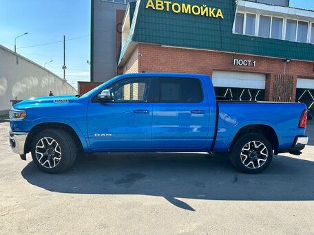 2024 Ram 1500 Crew Cab V Рестайлинг, голубой, 6400000 рублей, вид 5