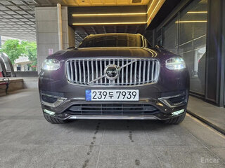 2024 Volvo XC90 B6 II Рестайлинг 2, серый, 8239952 рублей, вид 2