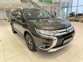 2017 Mitsubishi Outlander III Рестайлинг 2, коричневый, 2280000 рублей, вид 3