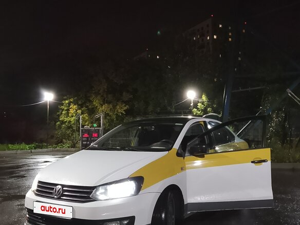 2019 Volkswagen Polo V Рестайлинг, белый, 500000 рублей - вид 1