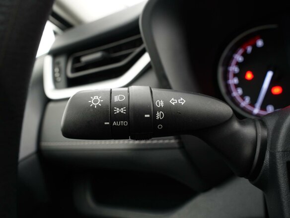 2021 Toyota RAV4 V (XA50), белый, 3240000 рублей - вид 19
