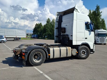 2012 Volvo FH, белый, 3400000 рублей, вид 4