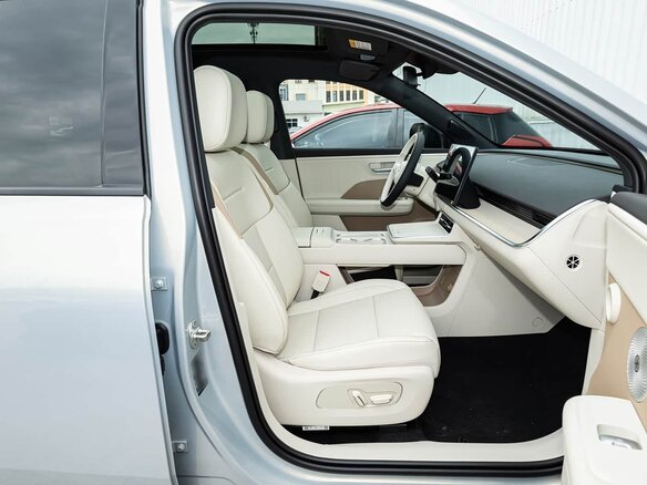 2026 Toyota bZ3X 58.3 kWh, чёрный, 2843003 рублей - вид 17