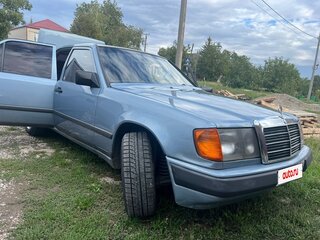 1986 Mercedes-Benz W124 230, голубой, 350000 рублей, вид 1