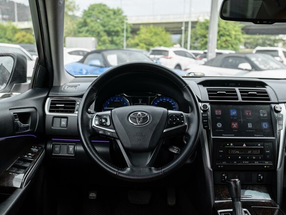 2016 Toyota Camry VII (XV50) Рестайлинг, белый, 2639000 рублей - вид 12