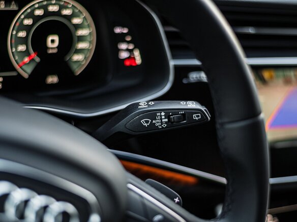2022 Audi Q8 45 TDI I (4M), чёрный, 6750000 рублей - вид 7