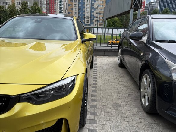 2017 BMW M4 Competition Package F82/F83 Рестайлинг, золотистый, 4999000 рублей - вид 2