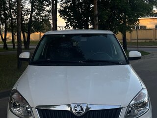 2013 Skoda Fabia II Рестайлинг, белый, 1000000 рублей, вид 3
